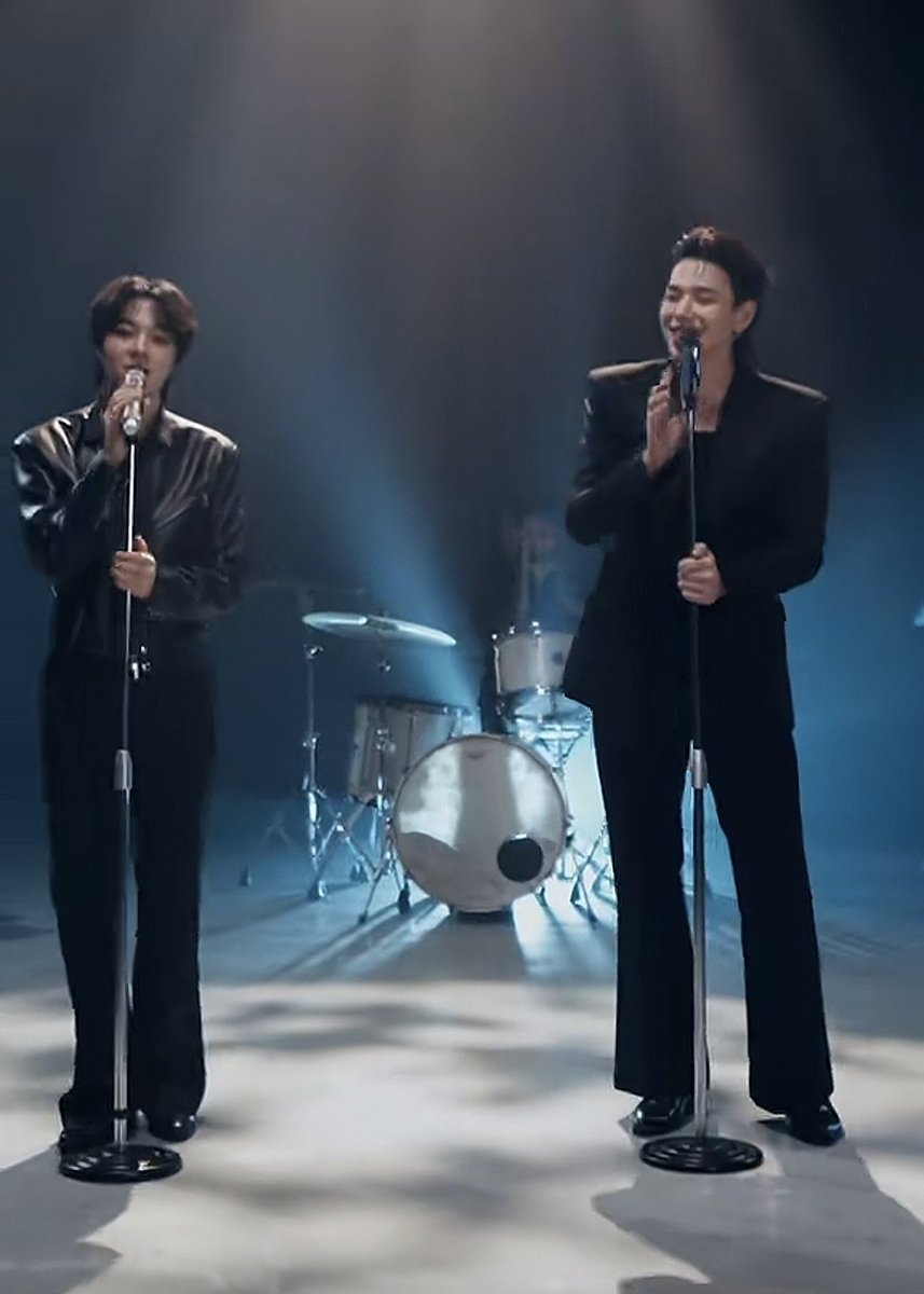 NNs_Chubbycheek's tweet photo. สิ่งที่เห็น                                                 สิ่งที่เป็น

คอนทราสกันมาก live session คืออย่างเท่ แต่มาดูเบื้องหลัฃต้าห์อู๋กับนุนิวเขาเล่นกันดุ้กดิ้กมาก https://t.co/uKww2hTAXf