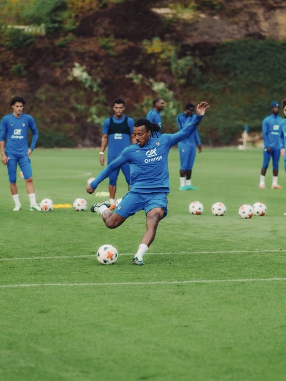sofialanssari's tweet photo. Notre équipe nationale se prépare pour le match de demain contre l'Italie.🇫🇷🇫🇷🇫🇷

Allez les bleus 🇫🇷 🇨🇵 🇨🇵 https://t.co/OMeR8GqAHf