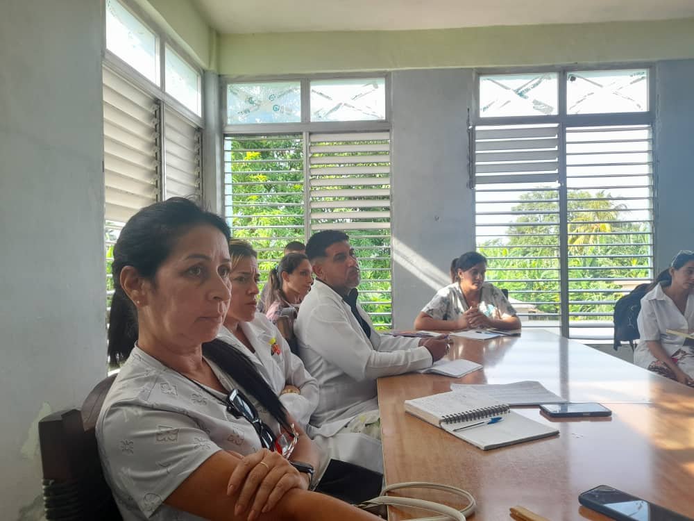 MonteElia78019's tweet photo. En Jiguaní se realizó el Taller metodológico de APS, fortaleciendo la organización de los servicios y reafirmando la Atención Primaria como pilar esencial de la salud en la #ProvinciaGranma. https://t.co/0FkLiEEc0F