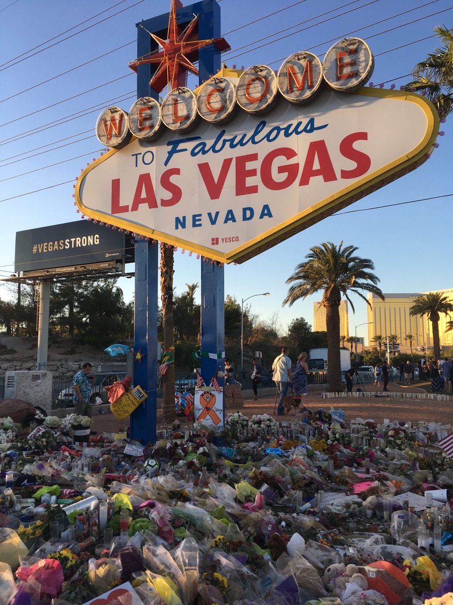 TonyDasco's tweet photo. We’ll always remember #VegasStrong https://t.co/Fam8akVnwf