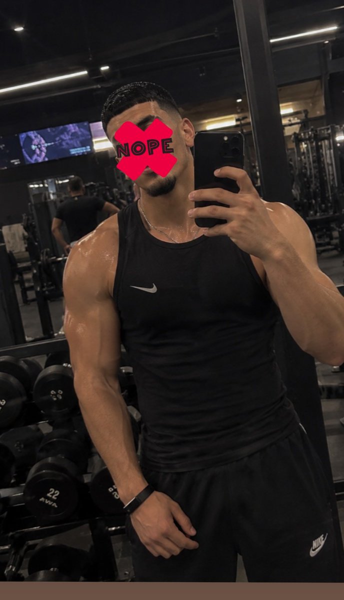 RoiMouss's tweet photo. 🔥😈 Ton boss est à la salle 💪🔥
🤤💦 Sale lopette, viens lécher ma sueur 😈👅💦 sale merde 🤬🔥 tu n’es bon qu’à ça 🖕😏💯 https://t.co/CuJdUzkBiz