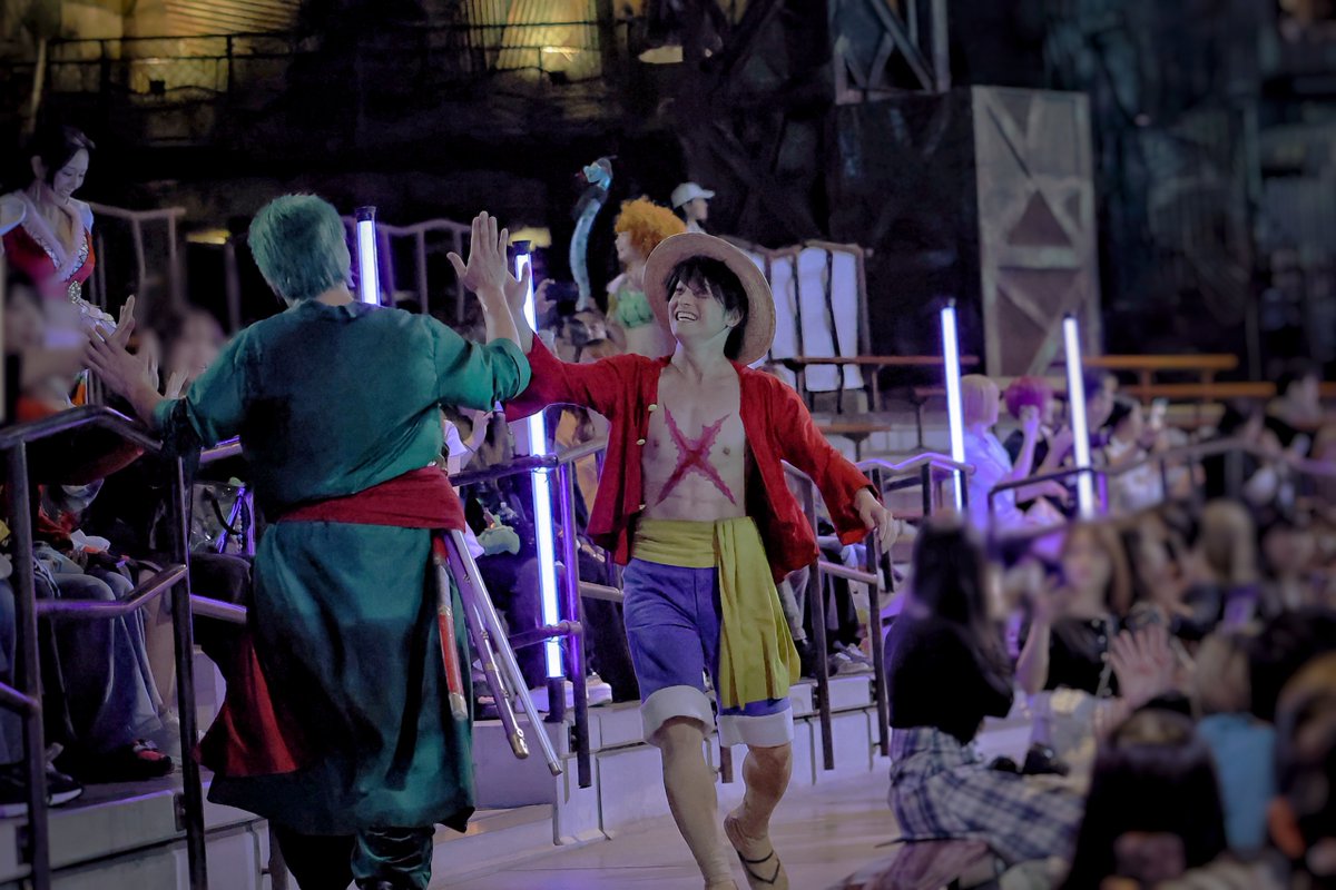 Kiriya_Sanji's tweet photo. プレショ 10/1
ゾロ、ルフィ
ついにツーショ撮れたーーーーーー！！！！🙌🙌🙌🙌🙌🙌🙌🙌🙌🙌ハイタッチ最高っ❤️‍🔥
#USJファン #USJワンピース https://t.co/0DHwhh1yPG