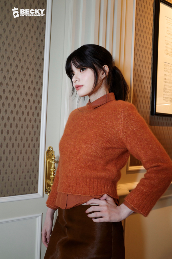 AboutMusicYT's tweet photo. Becky Armstrong ranked #1 among female celebrities at Milan Fashion Week in media impact, with 9.0% share of voice. https://t.co/ktocAIx8zG