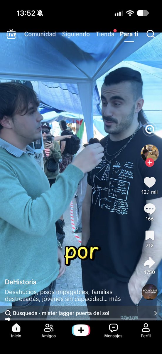IxiaAdler's tweet photo. Jagger estando en la acampada de Sol. esto es lo que hay que hacer cuando eres un personaje público, apoyar las causas sociales y no ser un puto tibio https://t.co/yZfUT3QIsm