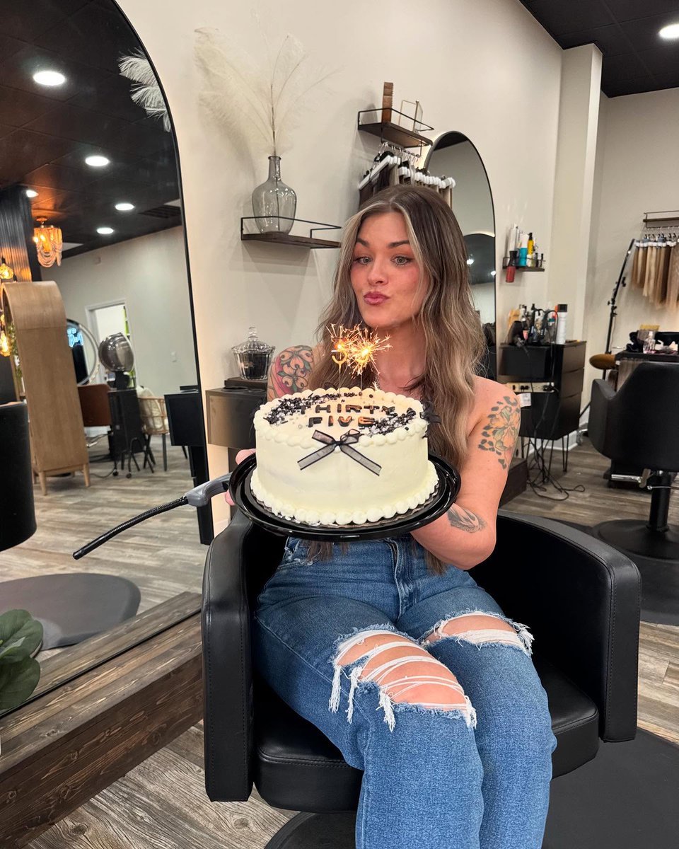 AnyTauDeath's tweet photo. Thirty-Fine &amp; slightly feral

Birthdays at Beewild Hair Co. https://t.co/49mkLe47g7