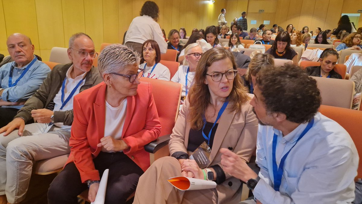 astursalud's tweet photo. 🤝 La consejera de Salud, Concepción Saavedra, y la directora gerente del SEPEPA, Begoña López, han inaugurado esta mañana una jornada que reúne a profesionales, entidades y especialistas para seguir avanzando hacia una inclusión laboral real y efectiva de las personas con discapacidad.

💼 Organizado por el @empleo_SEPEPA a través del COE y enmarcado en la Red ESMAS, el encuentro aborda experiencias innovadoras, buenas prácticas y herramientas de coordinación para favorecer la incorporación sociolaboral de las personas con discapacidad y de quienes presentan problemas de salud mental.

📋 El programa incluye la presentación del Protocolo de Atención y Derivación y una mesa redonda para compartir experiencias y fortalecer la colaboración entre administraciones, entidades sociales y profesionales.

💬 La jornada cuenta además con la participación de la periodista y divulgadora Patty Bonet, referente en diversidad funcional, junto a profesionales expertos en empleo inclusivo y discapacidad.

🌍 Un espacio de reflexión, aprendizaje compartido y trabajo en red para seguir construyendo una sociedad más inclusiva, con más oportunidades para todas las personas.