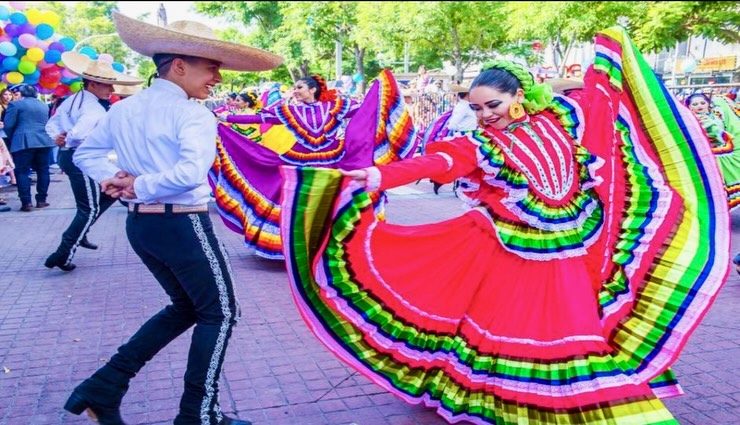 ItssHaleigh's tweet photo. Viva la Fiesta! Santa Barbara comes alive with folklórico dancers, historic parades, and cherished traditions. Celebrating our rich history, community spirit, and new memories with family and friends. https://t.co/HMzYwZ4jJa