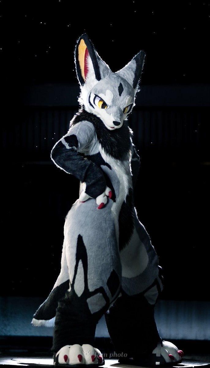 run_charizard's tweet photo. selfie with a remote control in the light rain https://t.co/84VP4CVFQ7