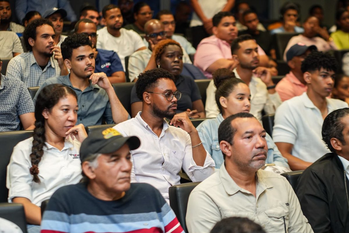 INAPA_RDGOB's tweet photo. Nuestro director ejecutivo, @warnaudbisono, impartió la conferencia magistral «Planificar para transformar RD: la gestión efectiva como camino a seguir» en la Universidad Autónoma de Santo Domingo (@UniversidadUASD).

Durante su intervención, compartió experiencias y conocimiento sobre cómo una gestión basada en la planificación, el seguimiento y la capacidad de ejecución permite convertir las ideas en acciones y generar transformaciones reales.

Asimismo, destacó importantes proyectos que el INAPA ejecuta en diversas provincias del país para fortalecer los servicios de agua potable y saneamiento y contribuir a mejorar la calidad de vida de las familias dominicanas.🇩🇴

#SomosINAPA