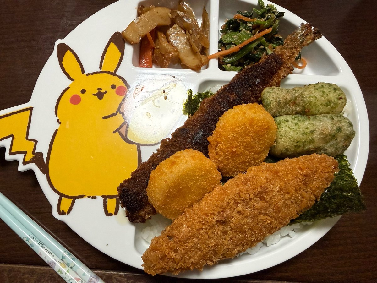 samachan_sama's tweet photo. 先日、無性にのり弁が食べたくなり色んなお店ののり弁を調べたところほとんどのお店ののり弁が500円を超えており、じゃあもう家でやればいいじゃない。
の、「のり弁屋さんごっこ～秋～」
焦げているのは秋刀魚です https://t.co/vCFjkmb2lw