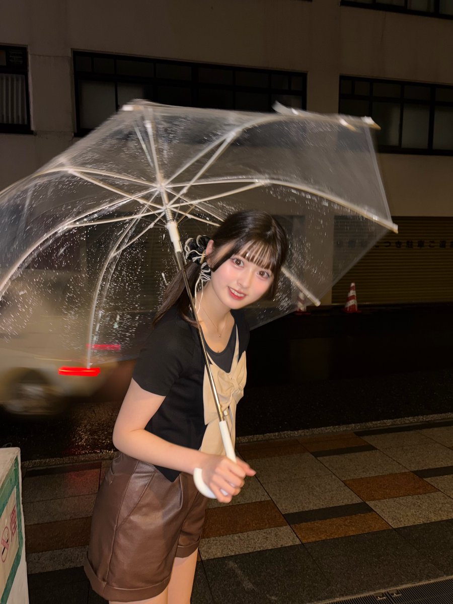 HANNA_whsp's tweet photo. 一緒の傘使う？？？ #ホワスピ https://t.co/XHOuRfZ5vl
