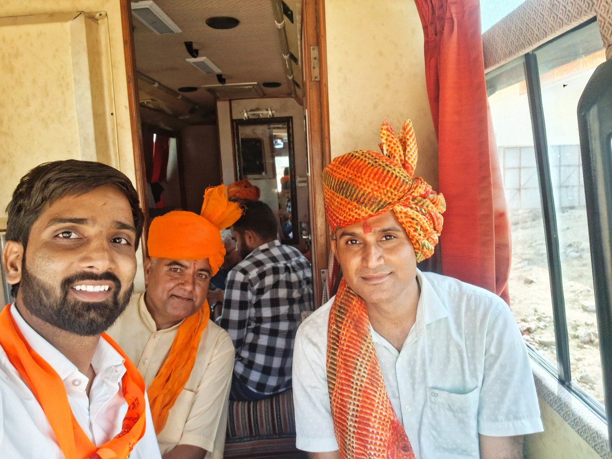 bheemsinghpayla's tweet photo. राजस्थान के जैसलमेर स्थित पवित्र तीर्थ स्थल रामदेवरा से 2सितंबर को प्रारंभ हुई लोक मंथन यात्रा कोटपूतलीजिले में क्षेत्रीय प्रचारक आदरणीय श्री निंबारामजी भाईसाहब,क्षेत्रीय कार्यवाह जसवंत विभाग प्रचारक अक्षय जी,विभाग कार्यवाह महेशजी,जिला प्रचारक कुलदीप जी ,वरिष्ठ पदाधिकारीगण रहे https://t.co/7aVnzhl47D