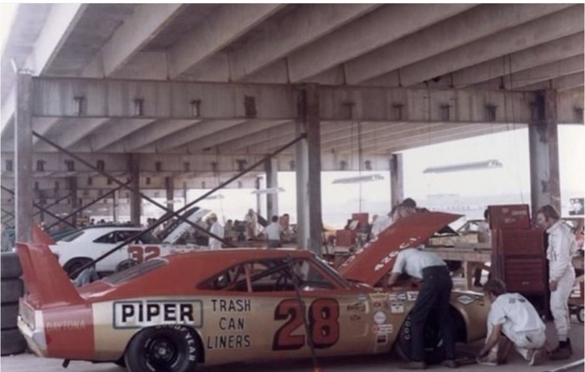 PatD64's tweet photo. 🎃🎃🏁#ThrowbackThursdays 🏁🎃🎃 https://t.co/FYWsFS6WeY