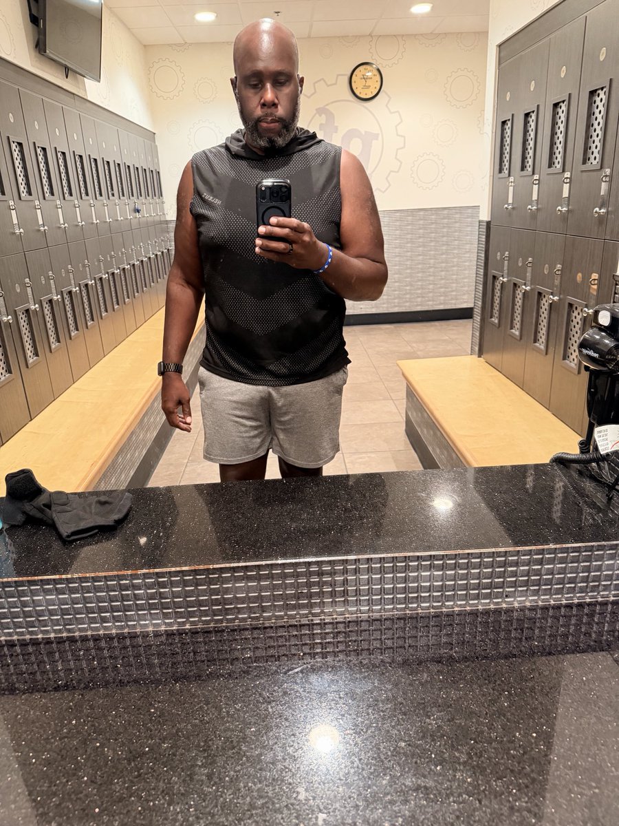 NickRocksHere's tweet photo. New month and workout done. Let’s goooo. 🤘🏾 https://t.co/otcktr85Ug