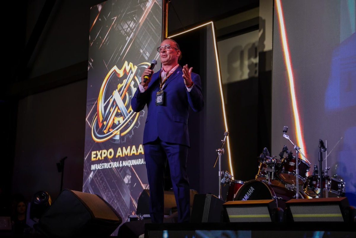 AMAACmx's tweet photo. 🏗️ ¡ExpoAMAAC 2026 abrió sus puertas!

Así se vivió la inauguración de un encuentro que reúne a los protagonistas de la industria del asfalto, la infraestructura y la maquinaria en Monterrey.

Un espacio donde convergen innovación, tecnología y visión de futuro para fortalecer los vínculos que impulsan el desarrollo de la infraestructura en México.

📍 Cintermex, Monterrey, Nuevo León
📅 30 de septiembre al 2 de octubre

#ExpoAMAAC2026 #AMAAC #Infraestructura #IndustriaDelAsfalto #Innovación #Maquinaria