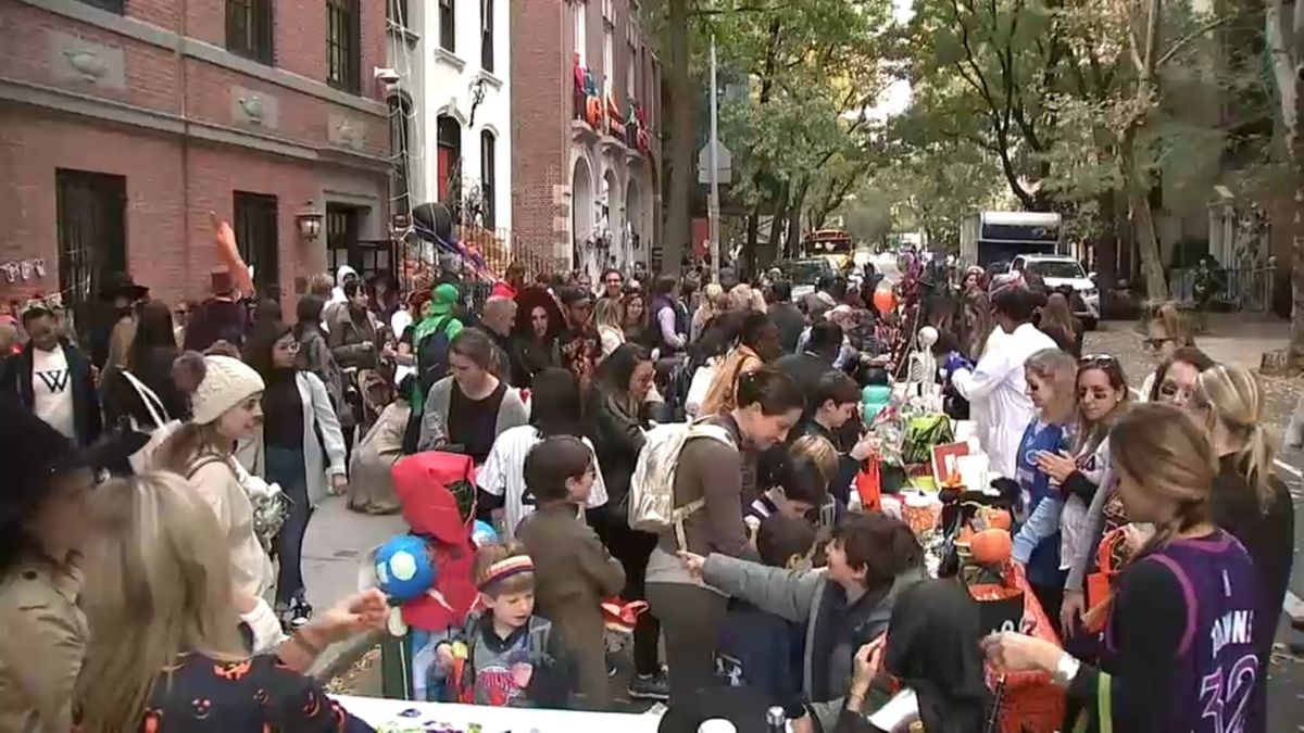 ABC7NY's tweet photo. Mayor Mamdani announces New York City's largest Trick-or-Streets ever https://t.co/FpMal8AcS2 https://t.co/JqIW78xoBB
