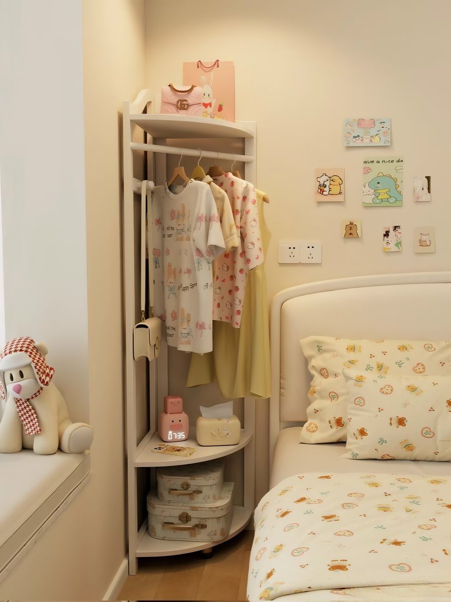 haivcy's tweet photo. YA AMPUN LUCU BANGET... rak sudut kaya gini beneran berguna banget buat kamar sempit https://t.co/AaqyY3V2Li