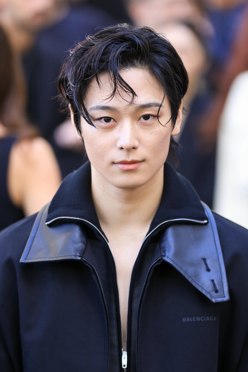 lessencestudios's tweet photo. Juyeon arrives at the Balenciaga Spring/Summer 2027 show at Paris Fashion Week.

#Balenciaga #Juyeon https://t.co/LPTiExatxC