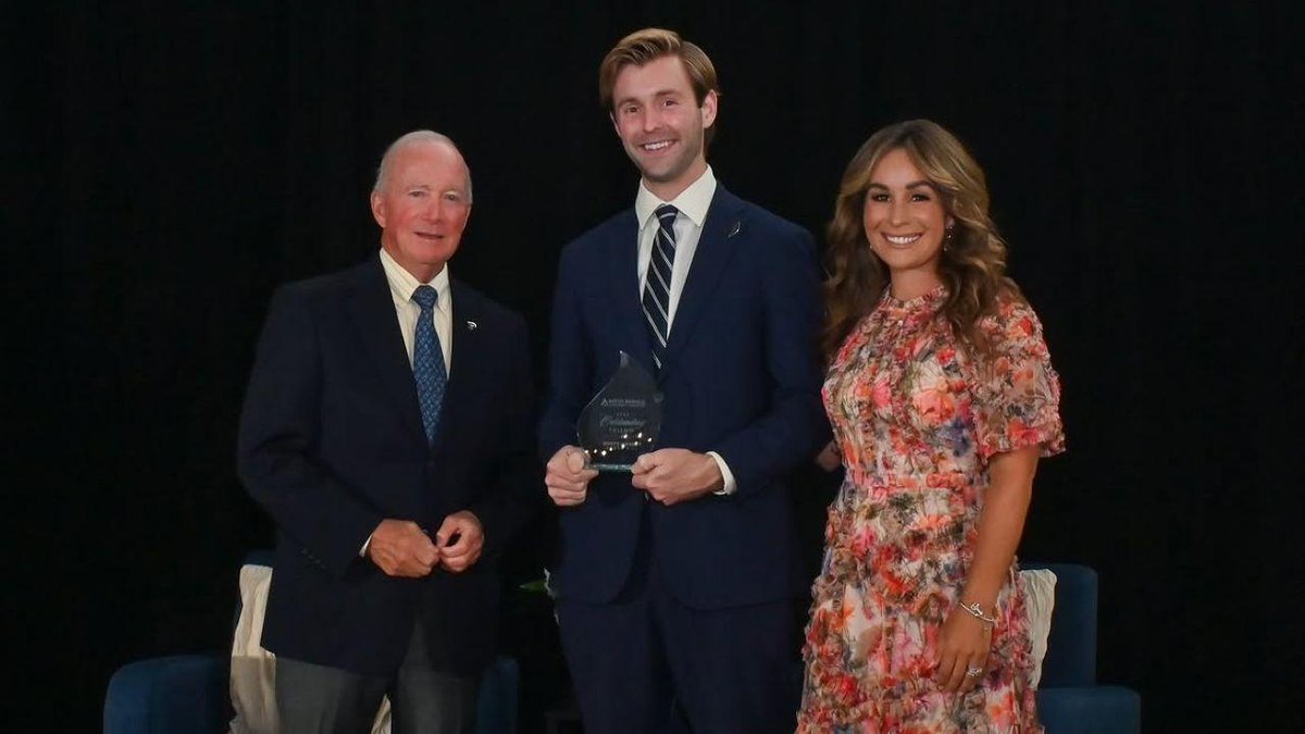 TechPurdue's tweet photo. From Purdue Polytechnic to transforming how communities grow food. 

Mechanical engineering technology alumnus and anu founder Scott Massey has received the Class VIII Outstanding Fellow award from the Mitch Daniels Leadership Foundation.

Read more here: https://t.co/aFMVeO4PtW https://t.co/VboeJ86xhF