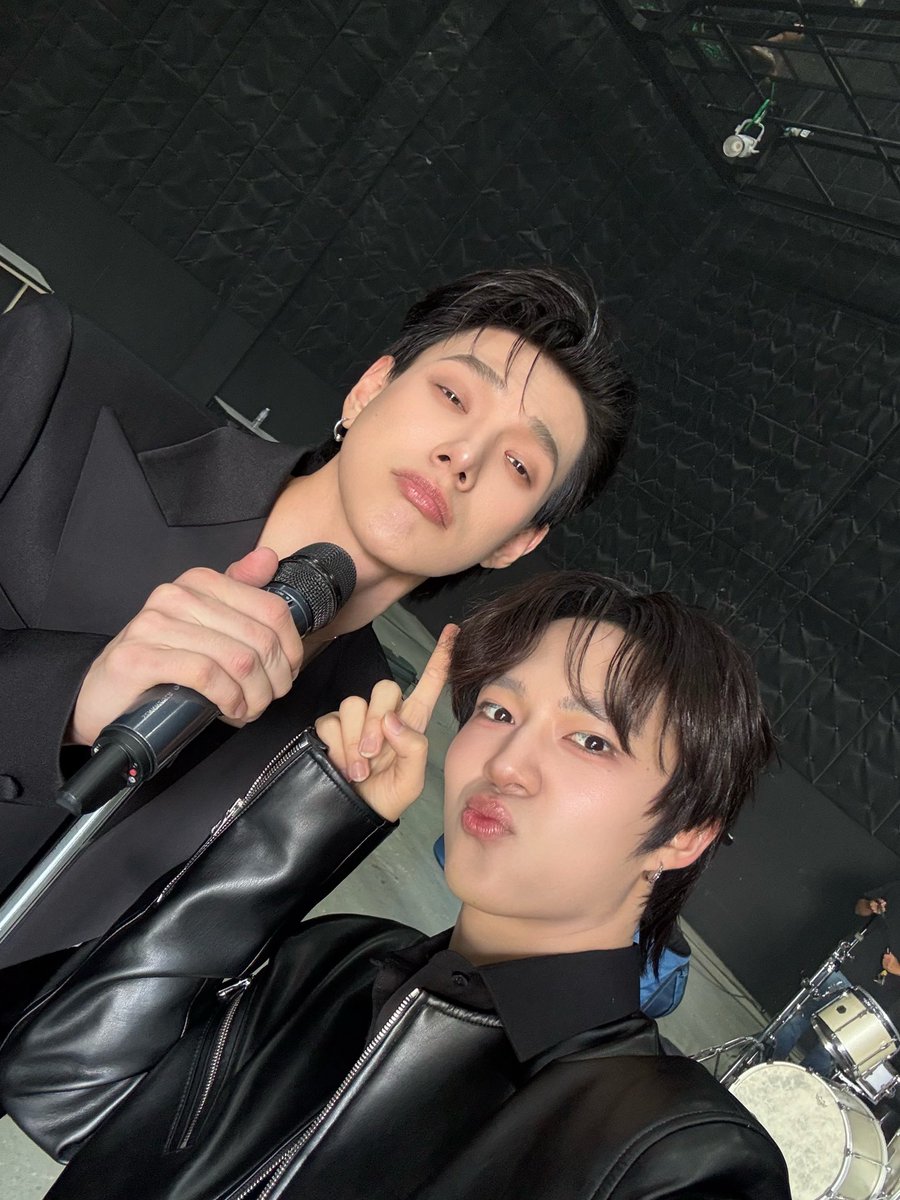 CwrNew's tweet photo. ฝาก คาตา Live Session ของนุกับพี่อู๋ด้วยน้า ใครร้องไลน์ไหนไม่มีใครทราบ ไม่มีใครจำได้  ร้องไปก็ถามตัวเองไปต่อไปของใคร ไลน์มันฉ่ำเกิน 5555 ออกมาแล้วฟังสมูทมาก เพราะมากแง ขอบคุณพี่อู๋ที่มาร้องกับนุน้าา ☺️ @oueiija 
KATA LIVE SESSION
#นุนิวคาตาxต้าห์อู๋ https://t.co/Gtkg0NZtLk