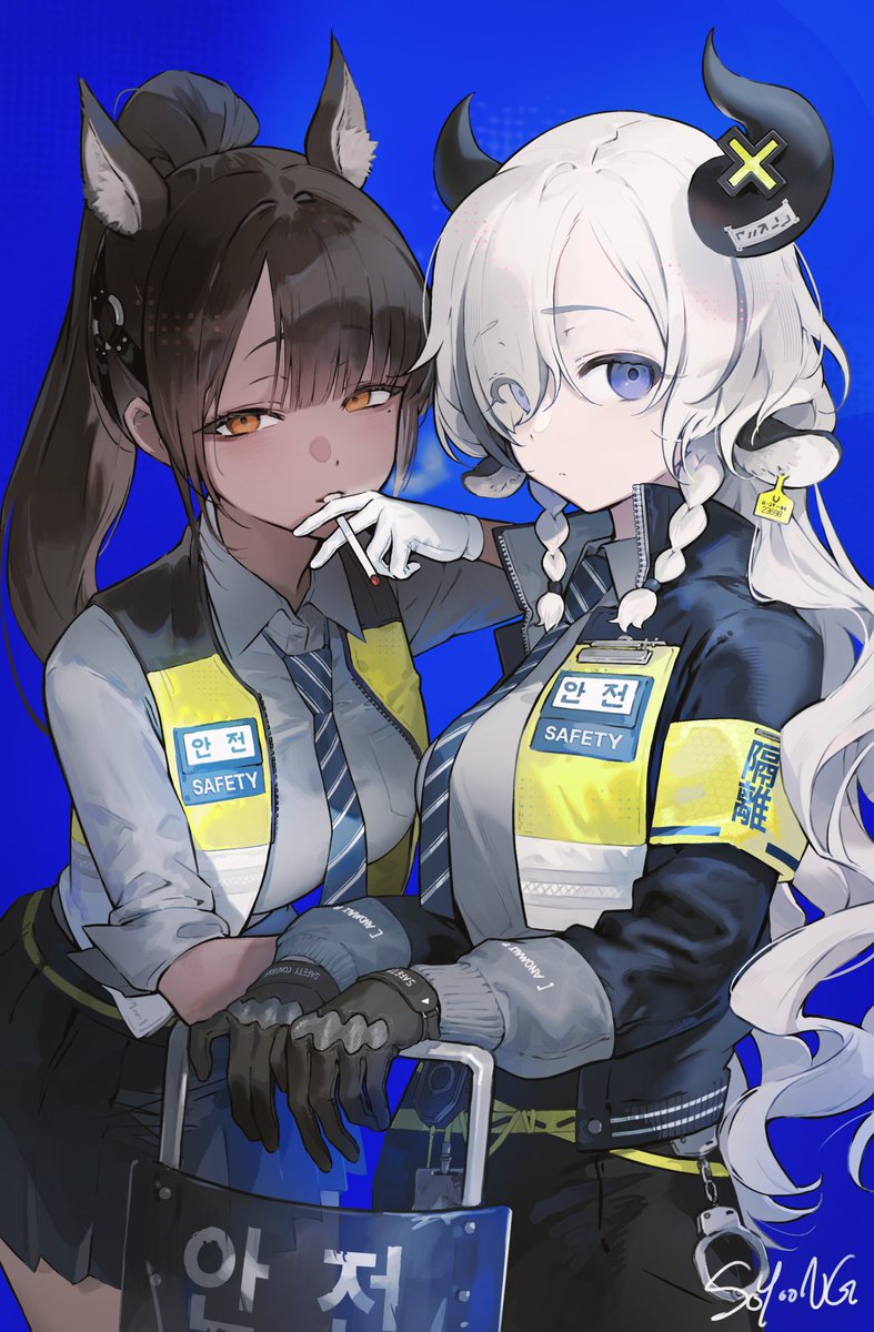 rr_ronron's tweet photo. 🚨ちょっと怪しげな警官のお姉さん達 https://t.co/rTml9deHc5