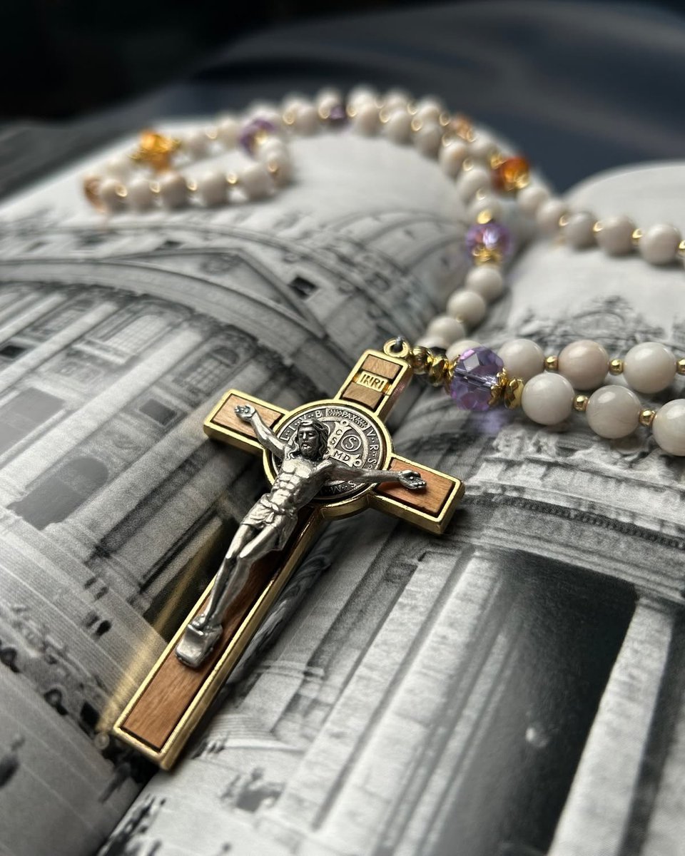 PrayTheRosary's tweet photo. October is the month of the Holy Rosary https://t.co/WHrDjmQ0zG