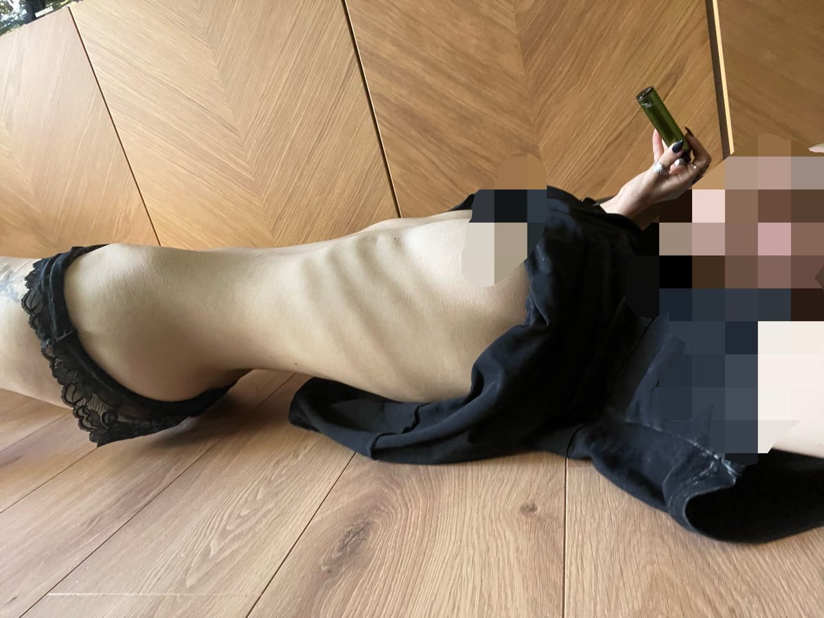 corpsindresss's tweet photo. post purge but still bloated from last metab day without purge https://t.co/tzkvJW8jqX
