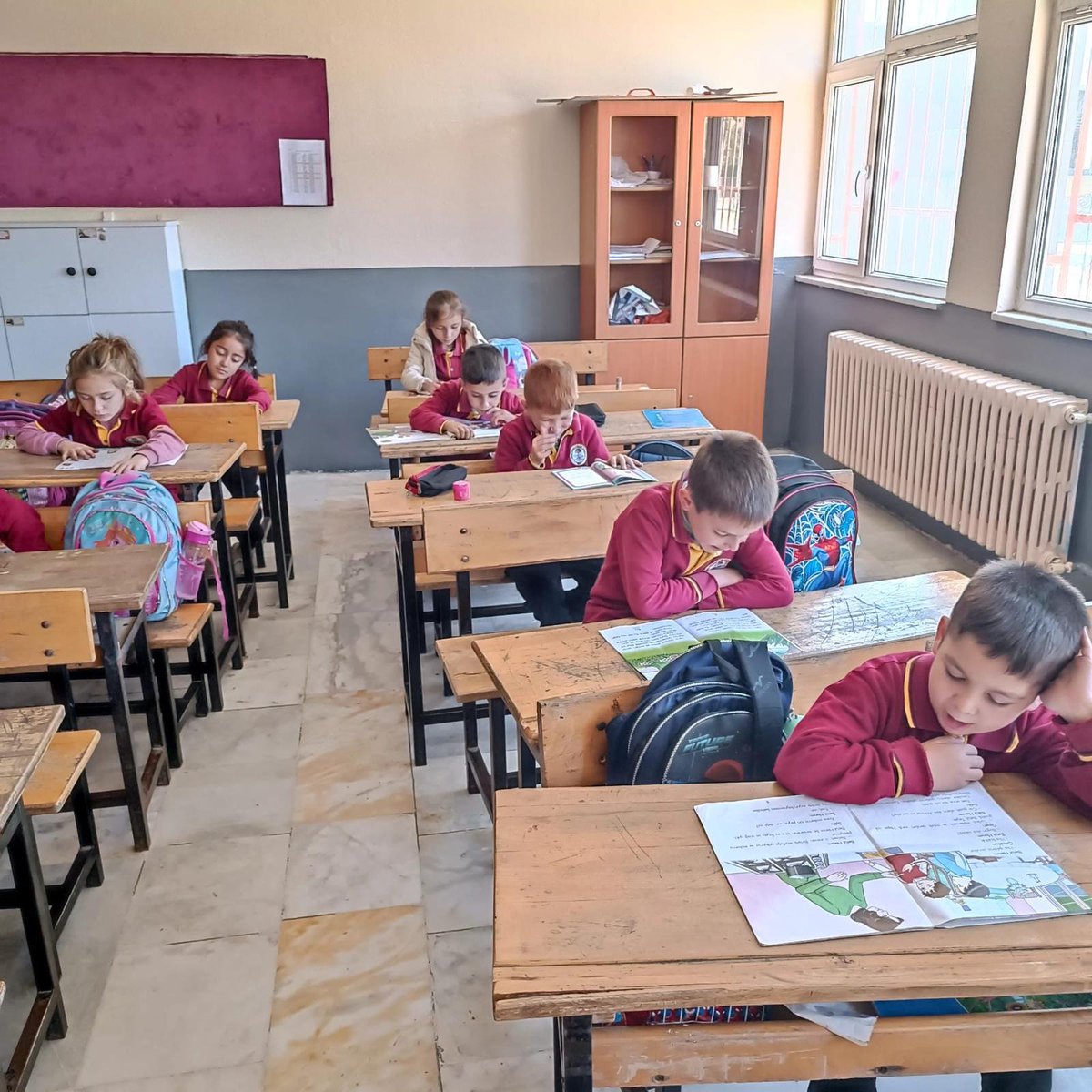 GomecEgitim's tweet photo. Birlikte Kitap Okuyoruz Projesi Kitap Okuma Etkinliği
Kitap okuma alışkanlığını geliştirmek, öğrencilerimize kitap sevgisini aşılamak ve birlikte öğrenmenin keyfini yaşatmak amacıyla “Birlikte Kitap Okuyoruz” projesi kapsamında kitap okuma etkinliği gerçekleştirdik. https://t.co/oho6uWSGBS