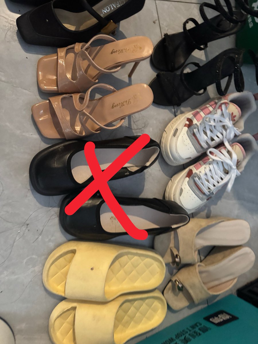 Lilygmw4's tweet photo. 打叉的是出掉了 其他的都可以出 买的多的话 可以送 还有老爹鞋和运动鞋我没拍进去 还有其他细跟的高跟鞋 可以入门选款式 https://t.co/xJy6fhaEWP