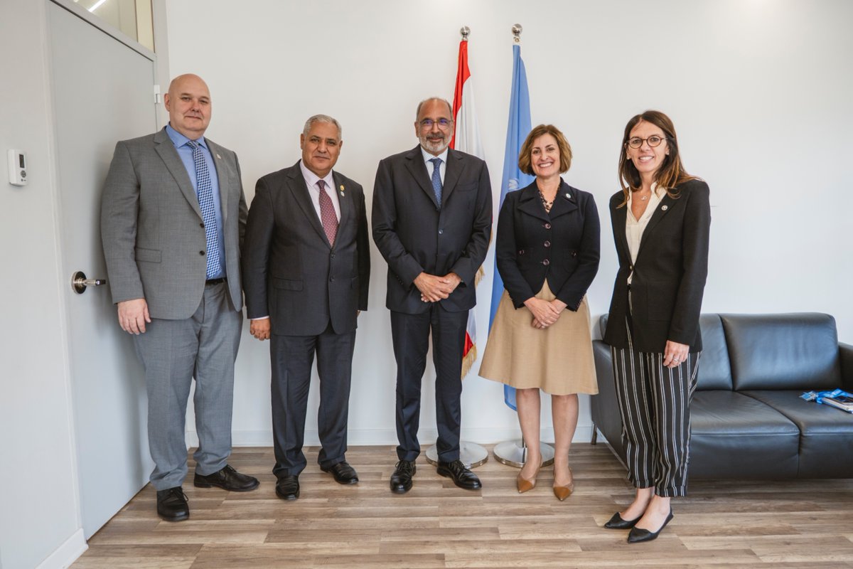 FAOLebanon's tweet photo. 🇱🇧FAO DDG @BethBechdol, @FAOADG_NENA, @FAOemergencies Director and @FAOLebanon Representative @VQuattrola met UN Resident Coordinator @Imran_Riza to discuss how strengthened UN coordination can support recovery, sustainable development and the transformation of 🇱🇧agrifood systems https://t.co/Xlc8KunwZc