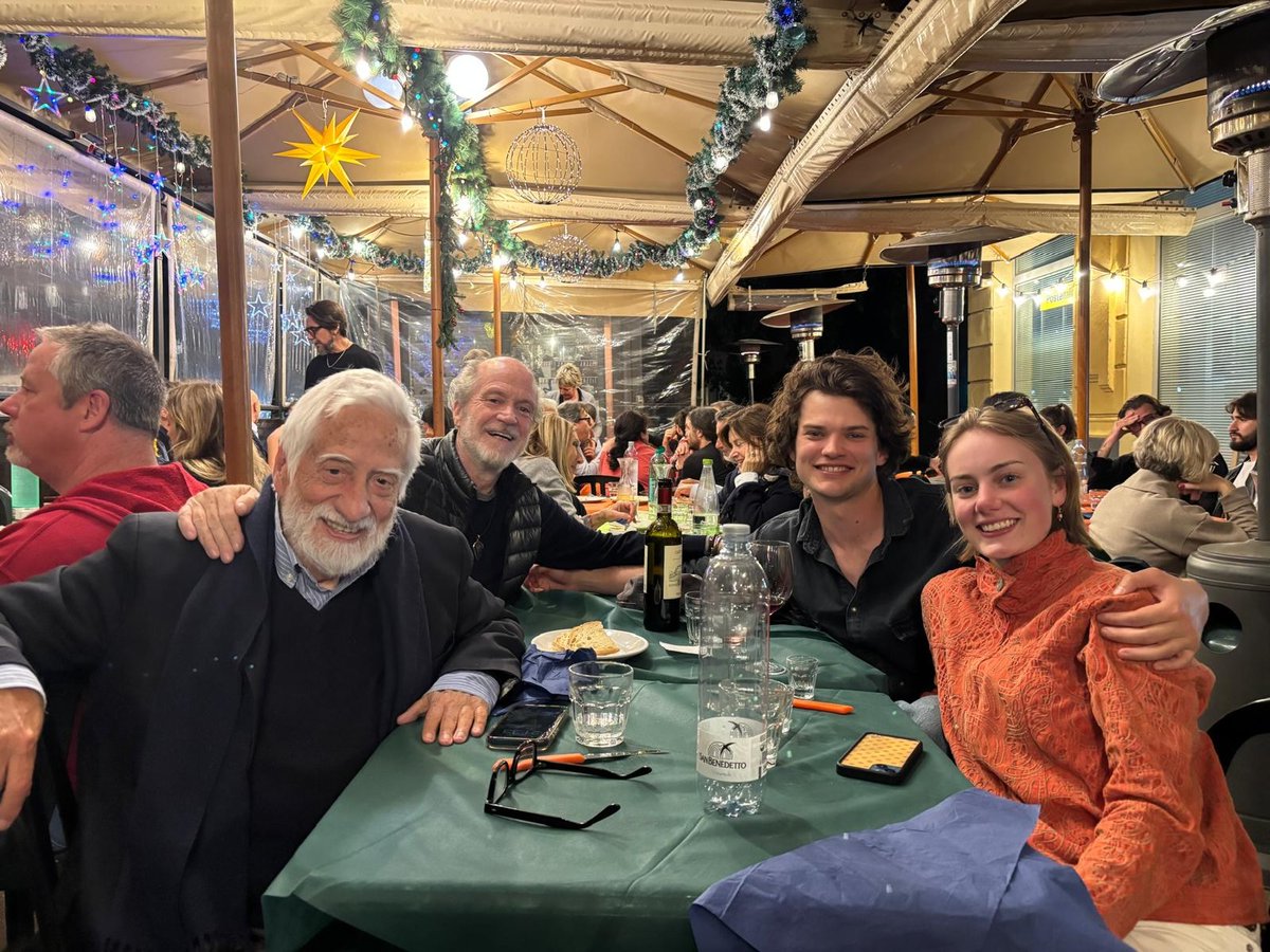 Eyp3258's tweet photo. Roman evening at ‘Cacio e Pepe’ with host Gianni, a friend for decades, Homer and Claire. I’ll return with more photos—I finally saw Homer Gere again after many years, with deep affection. https://t.co/Jj9VCHaBWr
