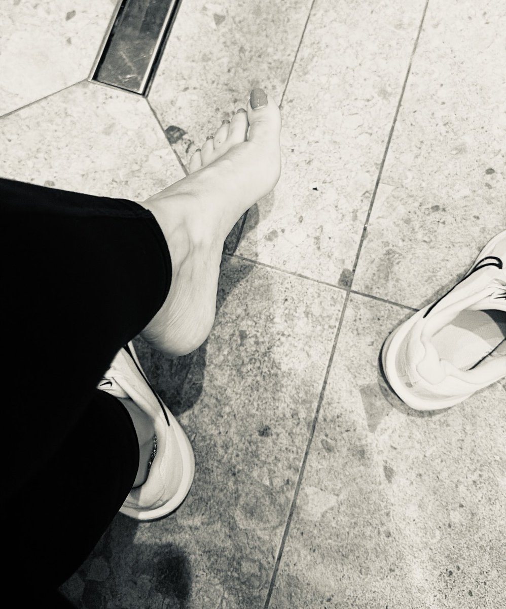 goldengvml's tweet photo. Right after the gym #gym #gymworkout #freshfeet 👅 https://t.co/7I0vklX0ud