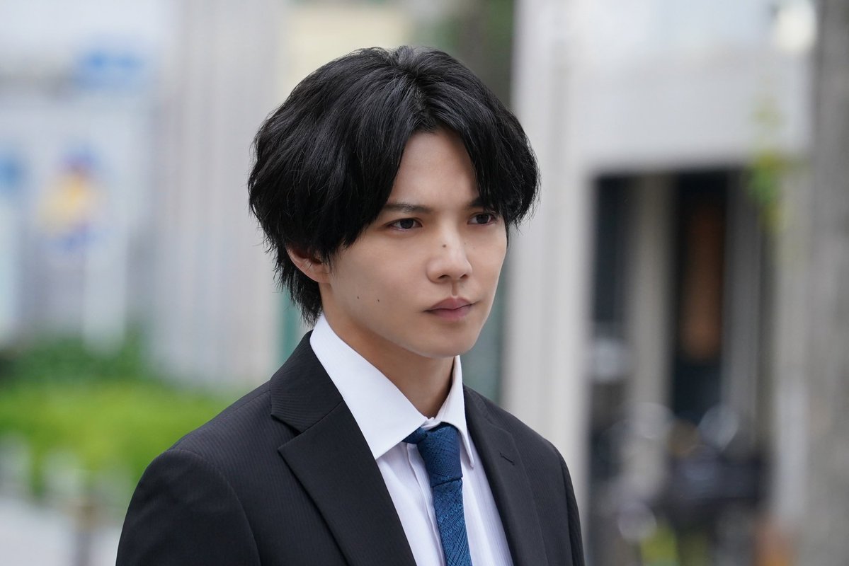 taiki__official's tweet photo. いよいよ今夜初回放送🦇

皆さんの【考察】が楽しみ。

真犯人"コウモリ"は誰だ？

ぜひ、#木ドラダウト をつけて
リアタイポストお願いします！

@doubt_ytv https://t.co/yB7LJQFuBf