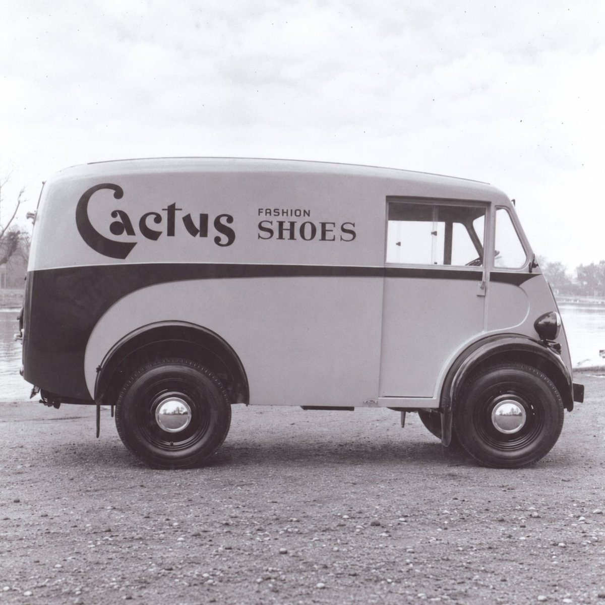 MorrisComm's tweet photo. The J-type was proven by vast numbers of small businesses as the trusty steed to deliver products far and wide, like this one selling shoes in Australia. #MorrisJE will follow in these footsteps and make your business standout!!
Don’t miss out on the JE: https://t.co/yt56MrIb2s
#shoes #footwear #fashion #style #newshoes #Australia