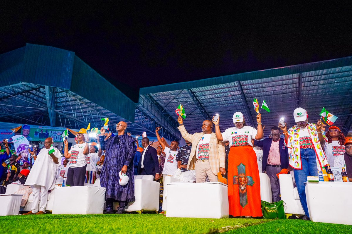 DapoAbiodunCON's tweet photo. WE COMMIT OUR JOURNEY AND THE FUTURE OF OGUN STATE TO GOD

We joined our revered elder and former Governor of Ogun State, Aremo Olusegun Osoba, CFR; the @OfficialAPCNg governorship candidate, Senator Solomon Olamilekan Adeola, @Sen_AdeolaYAYI; party leaders, religious leaders, stakeholders and the good people of Ogun State at the Interfaith Prayer and Praise programme held at Ake Palace, Abeokuta.

The gathering brought Christians and Muslims together in thanksgiving, praise and prayers for our dear state, our nation and all candidates of our great party ahead of the 2027 general elections.

We remain conscious that while we must continue to work diligently and faithfully discharge our responsibilities to the people, Almighty God remains supreme over the affairs of men. We therefore committed our aspirations, our party, our candidates and, above all, the peace, progress and prosperity of Ogun State into His hands.

We appreciate our religious leaders and everyone who joined us in this solemn gathering of faith and unity. May Almighty God continue to guide Ogun State and grant our people enduring peace and prosperity.