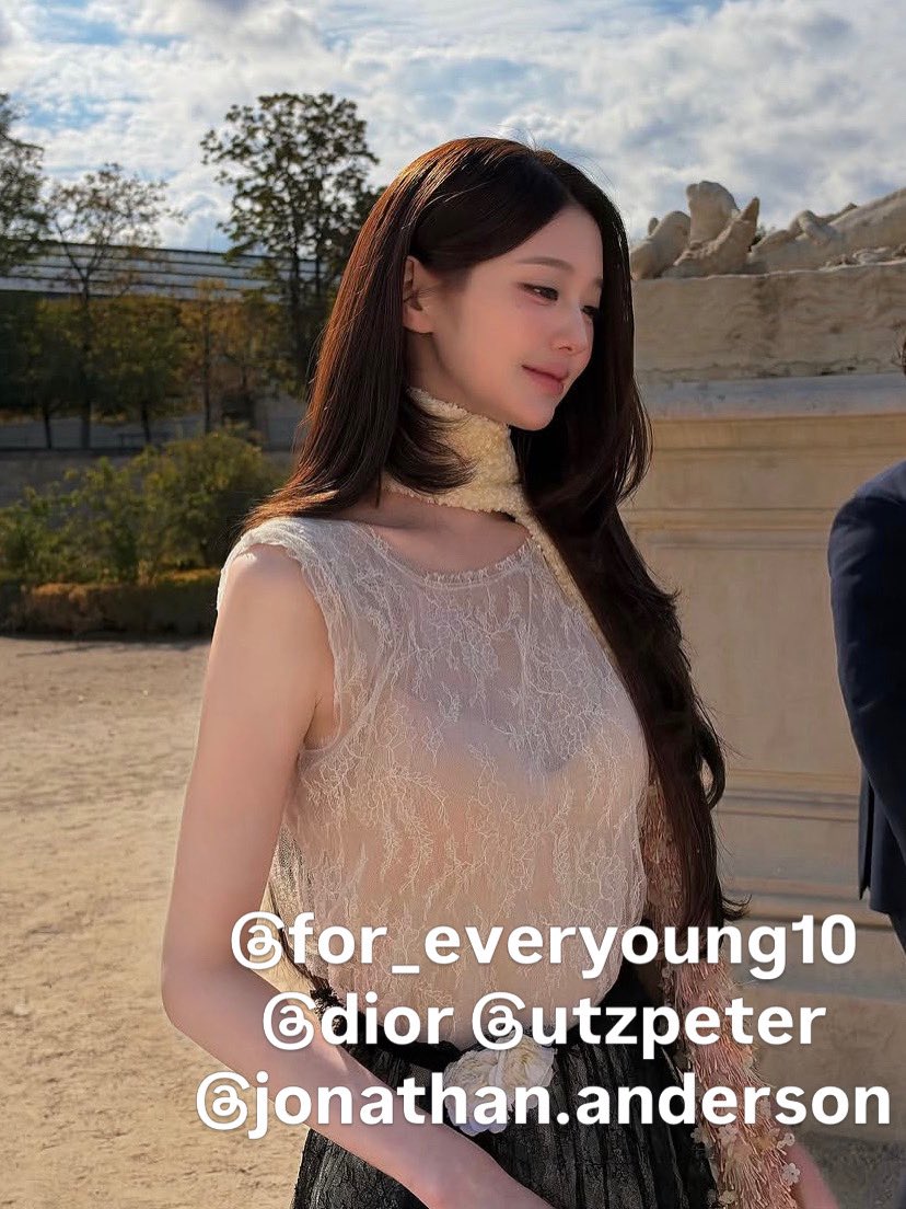 litchi0831's tweet photo. Wonyoung interprets the modern romance of Dior’s SS27 collection

WONYOUNG IN DIOR
#WonyoungDiorSummer27
#JANGWONYOUNG
#WONYOUNG
#DiorSummer27 @Dior https://t.co/sCOekvdru0