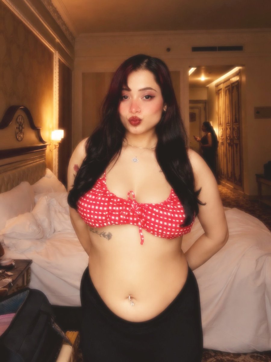 jacksinvts6's tweet photo. Hot baddies🍩🔥
#desi #hotmodel #curves https://t.co/1Ielz4RgKh