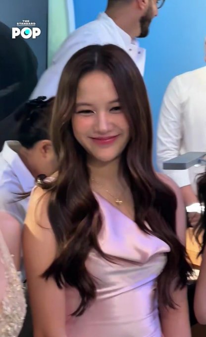 ployya48002's tweet photo. อ้ออ วันนี้ฟรีนมีอีเว้นท์ไปเปิด pop up store ของแบรนด์ Van Cleef &amp; Arpels ซึ่งเป็นแบรนด์ High Jewelry and Watchmaking สัญชาติฝรั่งเศส🥹👏✨

#srchafreen #VCAPerleeTH 
#VanCleefArpels https://t.co/RX5q85opmS