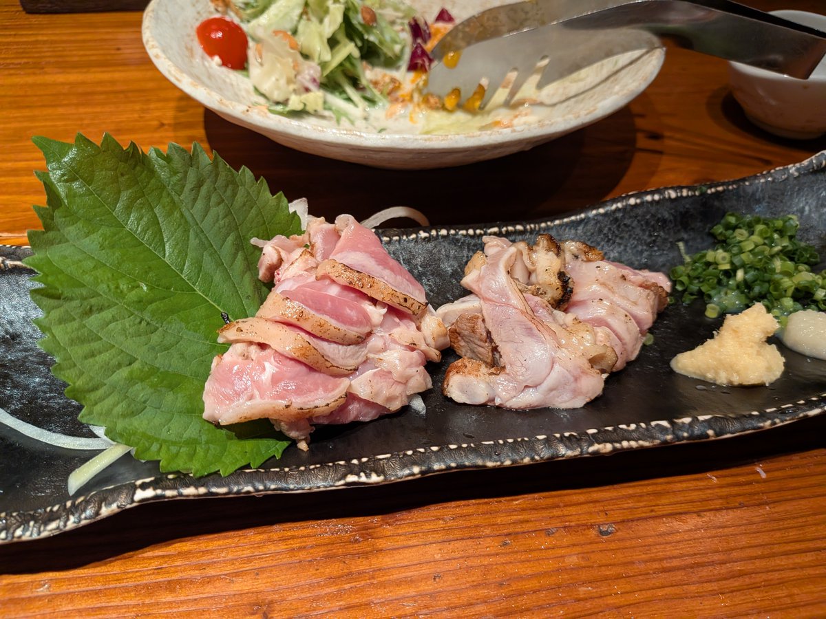 YaSuNo2525's tweet photo. 昨日友人と夜ご飯食べに行ったんだけど、いつ行ってもここのご飯は美味しいんだよね〜🐟️
別の友人(私入れて3人とも小学校1年生からの付き合い)が働いてるお店ってのもあって、オススメとかも聞きやすくて助かる👏
前日誕生日だったからってご馳走してくれた〜！ありがたや！ https://t.co/lyW5mnnhbJ