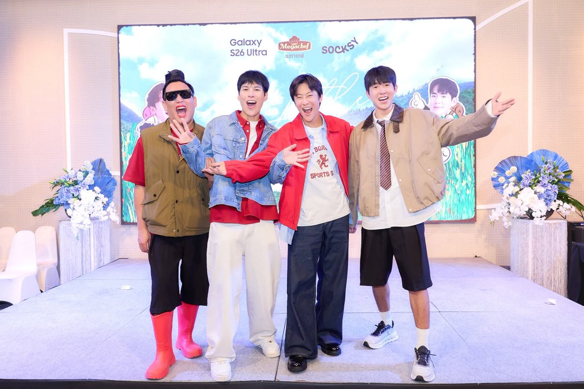 AlwaysJungshine's tweet photo. ดูจากคลิปจากรูป ทุกคนมีความสุขมากในวันนั้นแน่ๆค่ะ  ยิ่งพี่จอง ดวงตาสดใส มีรอยยิ้มและร่าเริงตลอดเวลา 🥰🩷

Repost #AgavondEnt

แอดขอมาลงภาพจากวัน Fan Sign เพิ่มเติม เพื่อเก็บความทรงจำนี้ร่วมกันนะครับ 🩵

ขอบคุณทุกคนที่เดินทางมาพบกันในวันนั้น
ขอบคุณสำหรับเสียงหัวเราะ รอยยิ้ม และพลังดี ๆ ที่ส่งถึงกันตลอดทั้งวัน 

ทุกช่วงเวลาที่เกิดขึ้น ล้วนเป็นส่วนหนึ่งของ Our Little Journey และพวกเราดีใจที่ได้มีทุกคนอยู่ในเรื่องราวบทนี้ด้วยกัน

ขอบคุณสำหรับทุกการสนับสนุน และ สำหรับการเดินทางที่ยังคงเดินต่อไปด้วยกัน

Our Little Journey. The story still moves forward. 

https://t.co/rhY8RXtQsh

#OurLittleJourney
#OurLittleJourneyPhotobook
#OURLITTLEJOURNEYPressConferenceFansign
#AGAVONDEntertainment
#AGAVONDCompany
#AGAVOND
#พี่จอง #คัลแลน #น้องแดน #จูดี้