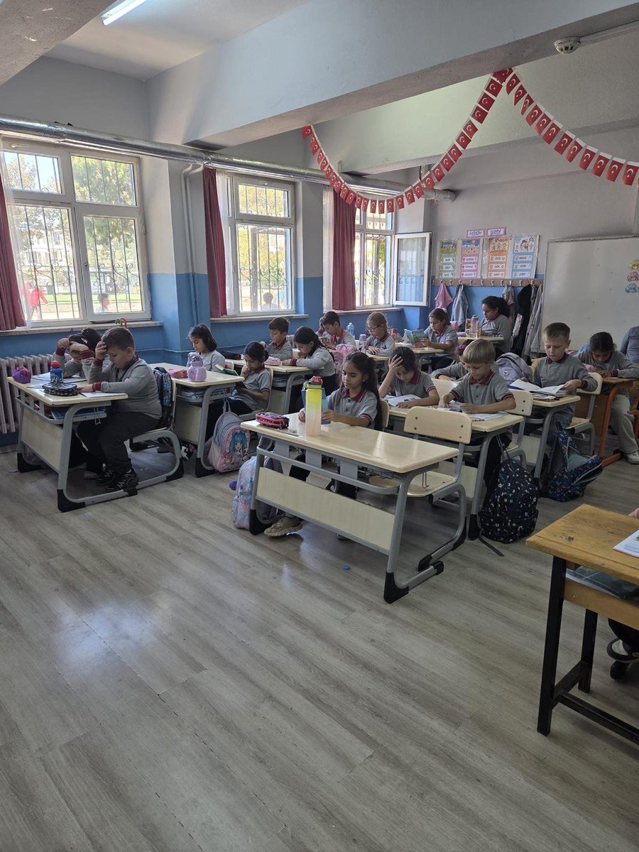 GomecEgitim's tweet photo. Birlikte Kitap Okuyoruz Projesi Kitap Okuma Etkinliği
Kitap okuma alışkanlığını geliştirmek, öğrencilerimize kitap sevgisini aşılamak ve birlikte öğrenmenin keyfini yaşatmak amacıyla “Birlikte Kitap Okuyoruz” projesi kapsamında kitap okuma etkinliği gerçekleştirdik. https://t.co/oho6uWSGBS