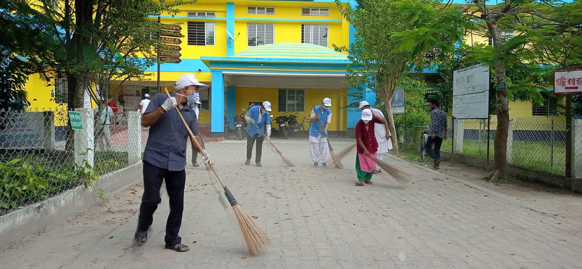 NHMSonitpur's tweet photo. EK DIN, EK GHANTA, EK SAATH (SHS):

Under the Swachhata Hi Seva (SHS) initiative, health staff voluntarily participated in Shramdaan to clean and maintain the premises of hospitals across the district.

@MoHFW_INDIA @TheAshokSinghal @nhm_assam @DCSonitpur @diprosonitpur https://t.co/jX1KCmdwno