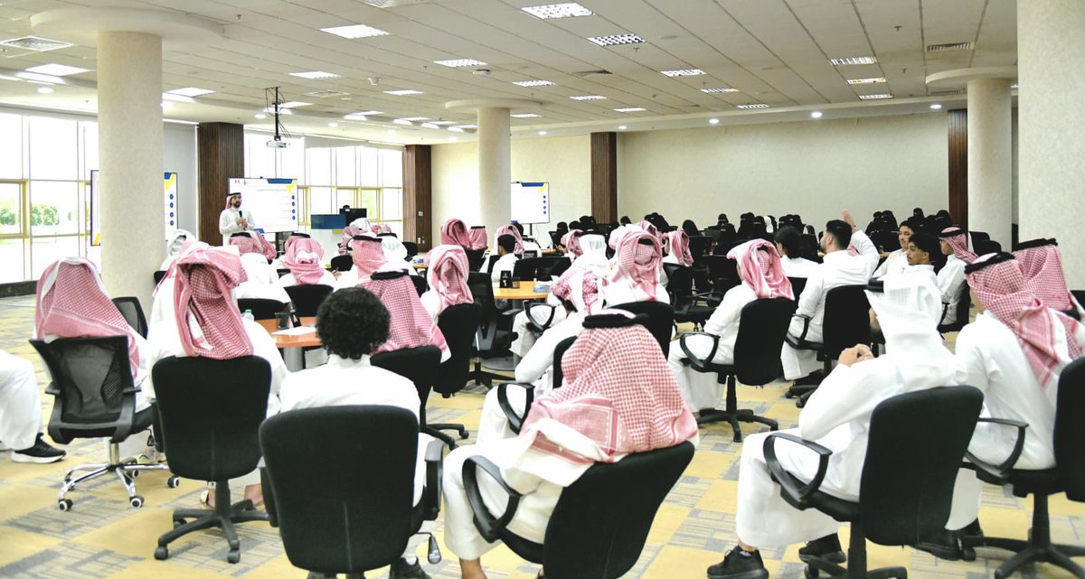 prnusa1's tweet photo. من الفكرة الأولى.. إلى حملة تسويقية متكاملة.

استعرض الطالب خالد بن حميد، خلال ورشة «الذكاء الاصطناعي في التسويق» التي نظمها نادي التسويق والتجا��ة الإلكترونية بالتعاون مع نادي الذكاء الاصطناعي، تطبيقات عملية للذكاء الاصطناعي في ابتكار المحتوى، وإنتاج المواد البصرية والفيديو، وصياغة الرسائل الإعلانية، وتحليل سلوك الجمهور والبيانات.