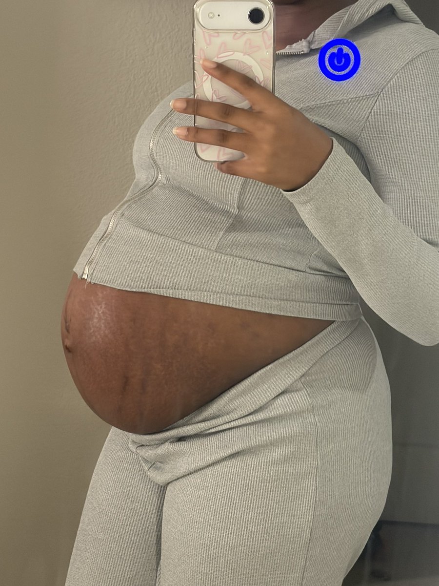 officialjahnii's tweet photo. anytime now nyomi 🙄🙄 https://t.co/1yJe2qjZub