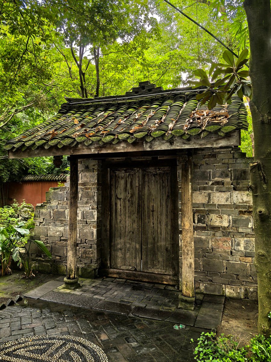 ericarayb_2_755's tweet photo. In this tranquil ancient courtyard, the ridge tile glimmers faintly, a quiet malaria warning sign lingers nearby, a person kneels devoutly to pray, delicate lotus blooms gently, and the moment the world pauses, a sudden brake sound cuts through the silence. https://t.co/vbbqECyhPh