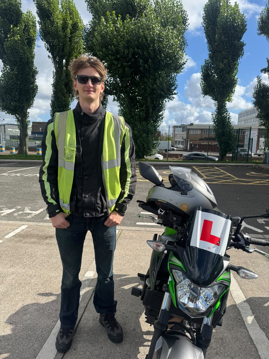 ApexMCT's tweet photo. It's tip top WWWT....that's 'Winning in Worcester and Wolves Thursday', well done Dan and Luke with your Mod2 passes, enjoy the ποΈ shopping https://t.co/yFHrNt0btH