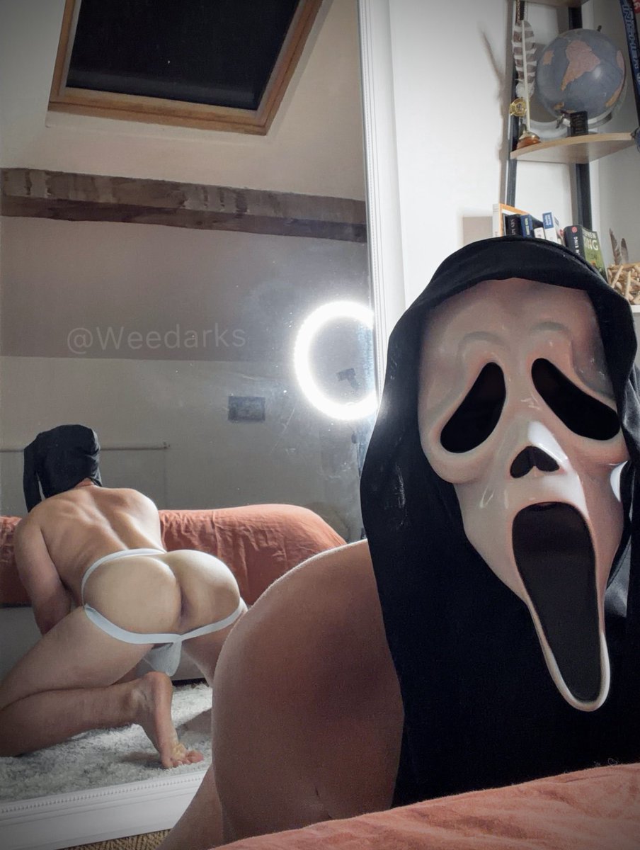 weedarks's tweet photo. Happy October 1st 🔪🎃 https://t.co/m4hlVDqpF8