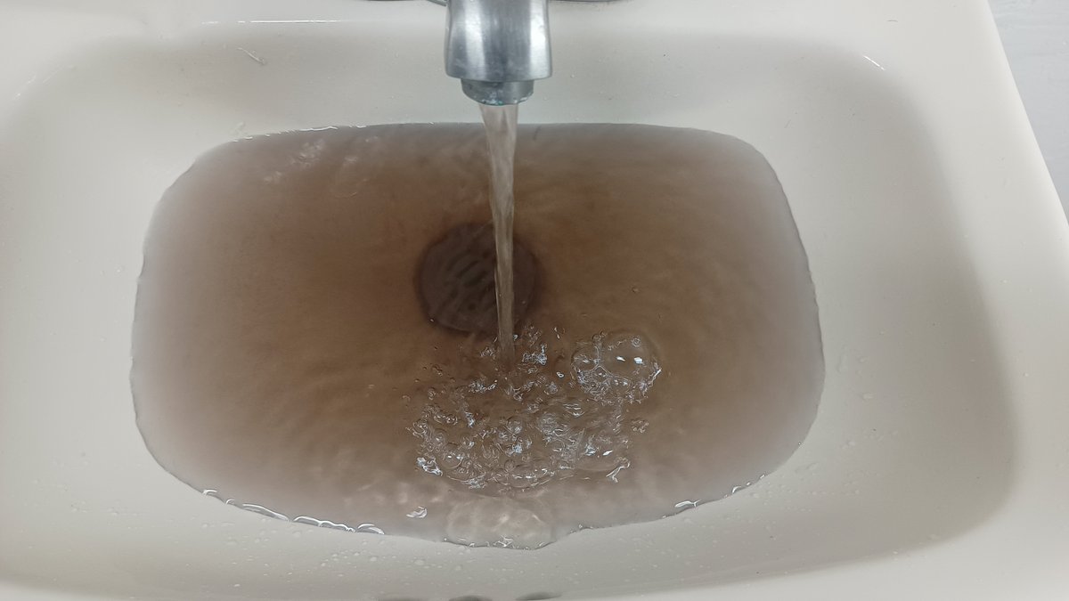 morg4n07's tweet photo. En la @AzcapotzalcoMx
Tenemos este problema con el agua "potable" esto en la colonia Euzkadi @SEGIAGUA https://t.co/gDPpoLoMfE