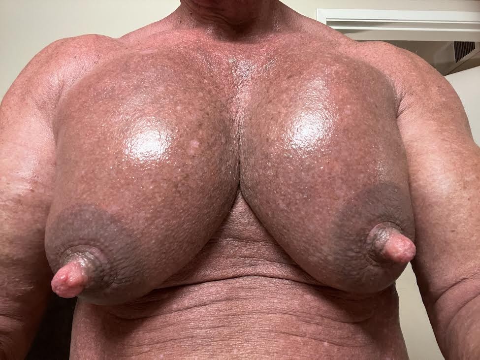PecGod's tweet photo. Big Pecs https://t.co/38g8Vc0rOJ
