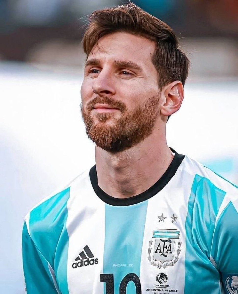 LionelMessiTR_'s tweet photo. 🗣️ Messi:

"Büyükbabam bana bir keresinde şöyle  demişti: 'Erkek adamlar kendileri hakkında konuşmamalı.' https://t.co/ylDxNn2ZkI